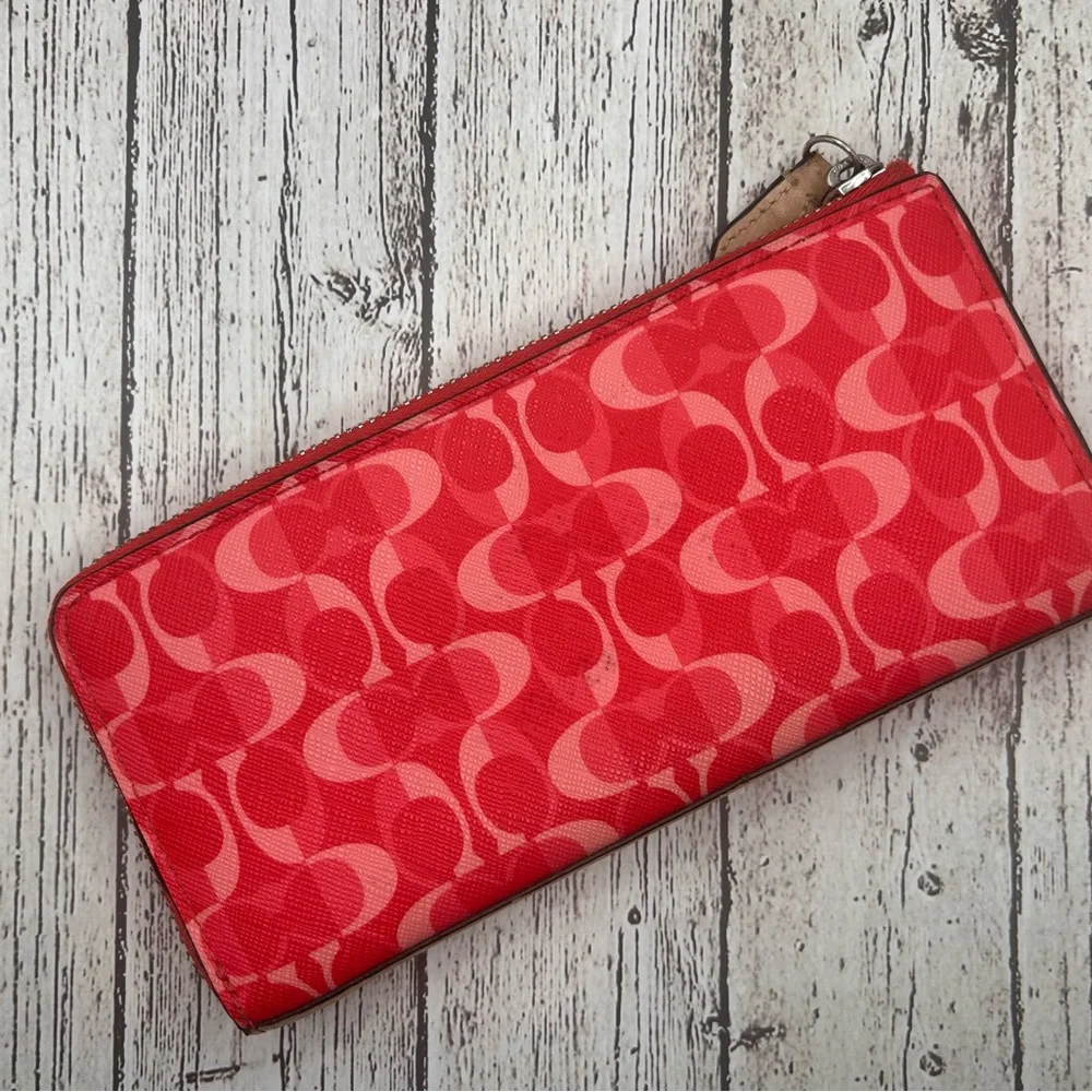 Coach Red Signature Zip Wallet‎
